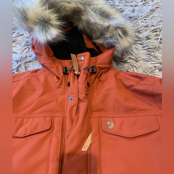 FJALLRAVEN MENS NWT NUUK JACKET. Size MEDIUM - Picture 14 of 16